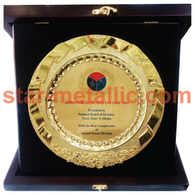 Metal plate bd folding box crest award