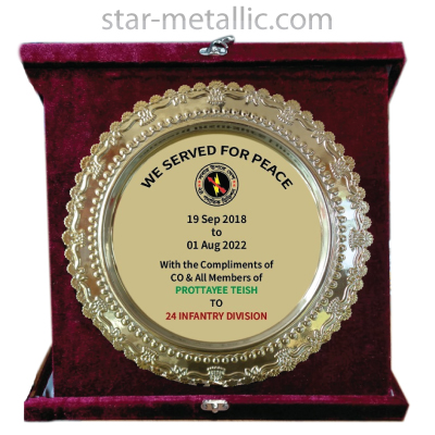 Golden metal plate box crest