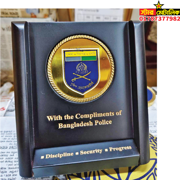 Coin folding crest