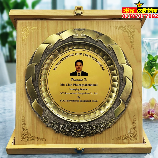 Wooden folding VIP award crest