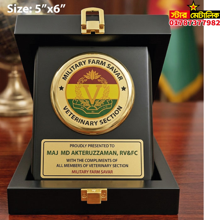 Wooden folding box crest